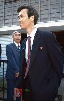 (6)Abductees visit relatives, graves